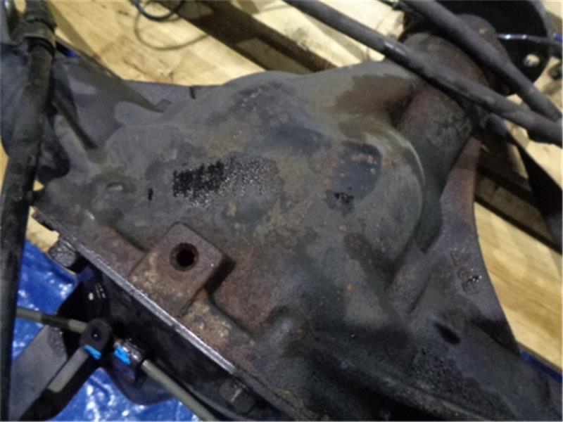  Isuzu small size original Como { JVW2E26 } rear differential housing P31400-23013125