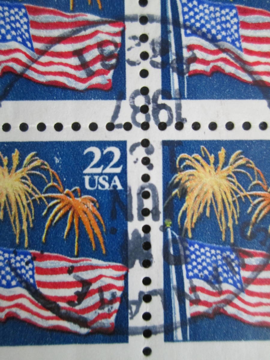 米国/アメリカ　普通切手　1987年 　　22ｃ:花火と国旗　　4枚ブロック　　使用済み_画像2