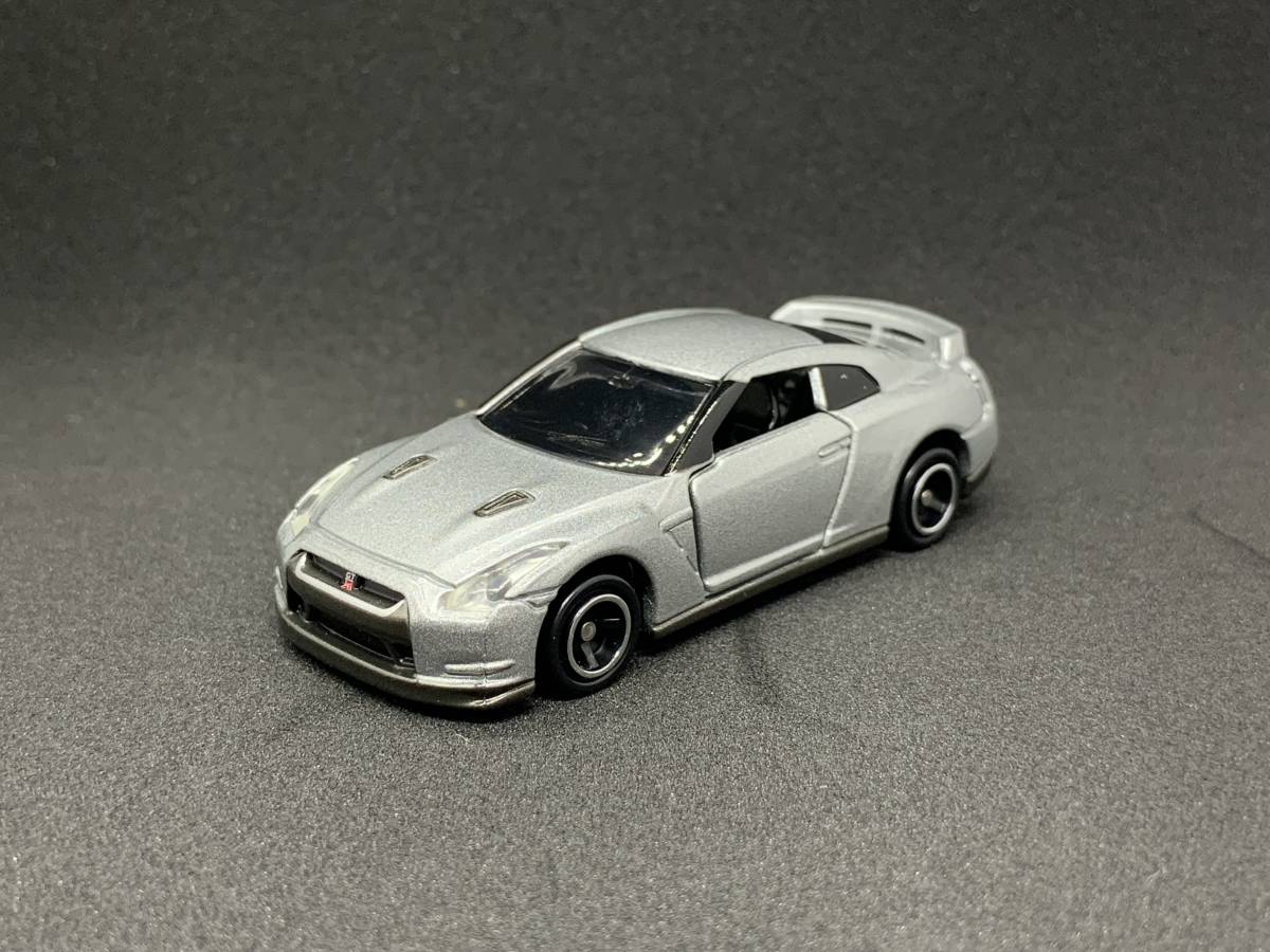 トミカ 94 日産 GT-R R35_画像1