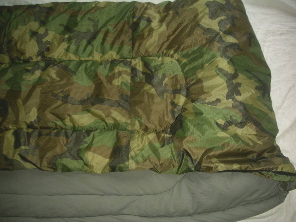 米軍 放出 DU PONT Hollofil 808 ウッドランド カモ 迷彩 Sleeping Bag スリーピングバッグ シュラフ 寝袋(検 野営 アウトドア キャンプ_画像3