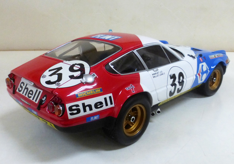 Kyosho 京商1/18 Ferrari 365GTB/4 Daytona Competizione #39 1972（トリコロール） _画像2