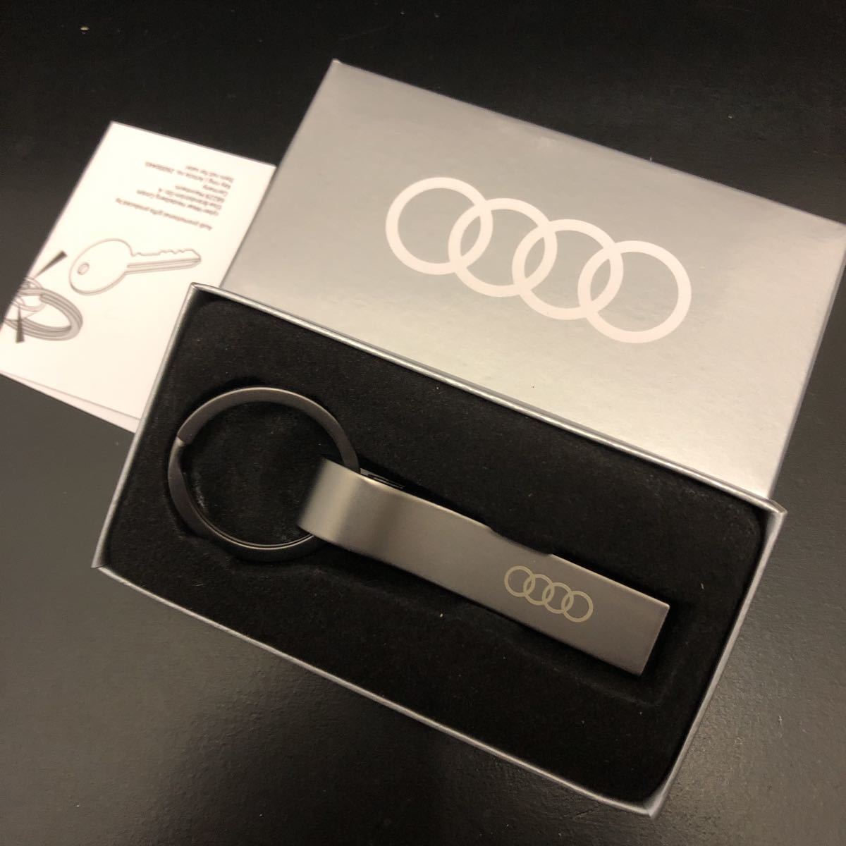 箱付き未使用★Audi 純正 キーホルダー　キーリング 国内ディーラー 正規品 アウディ ノベルティ★_画像1