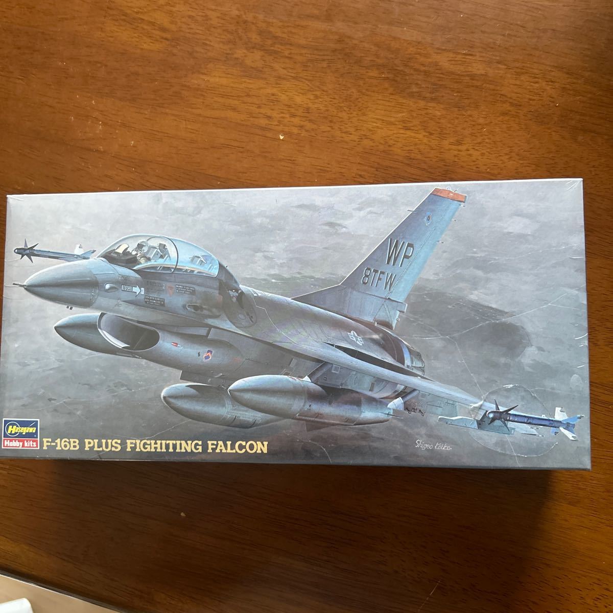 ハセガワ　1/72 F-16B Plus Fighting Falcon(新品、シュリンク封印)_画像1