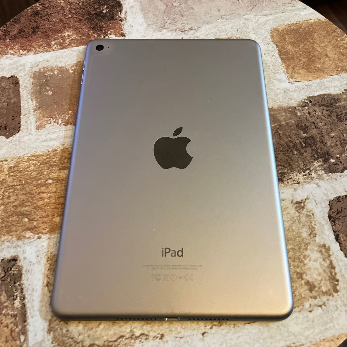 Apple iPad mini4 WiFiモデル　16gb スペースグレイ _画像4