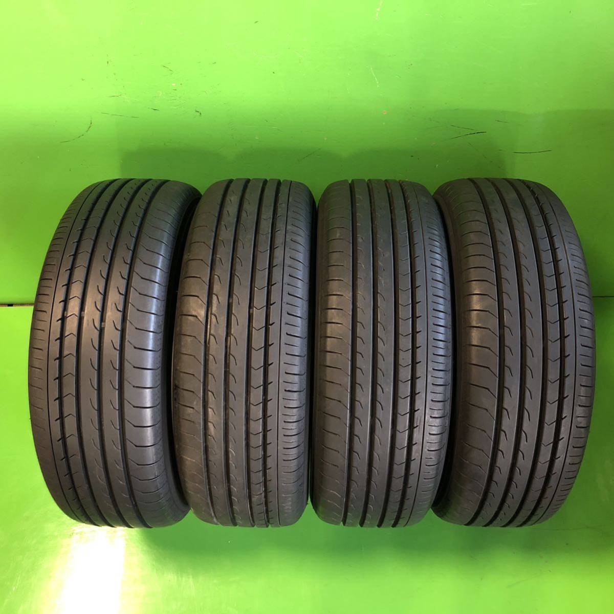 NT312 中古 YOKOHAMA BLUEARTH-RV RV03 ヨコハマ ブルーアース 15インチ 2022年製 タイヤ 205/65R15 94V 4本【エスティマ/ステップワゴン】_画像1