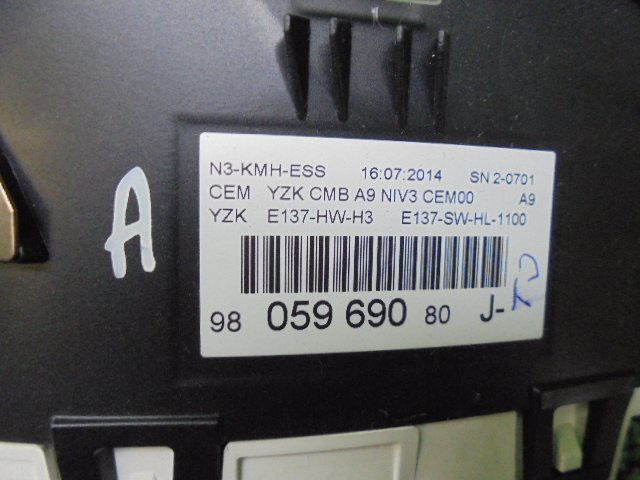 9EW5529 BD5)) プジョー 208 ABA-A9HM01 2014年 前期型 プレミアム 純正 スピードメーターパネル　　走行距離74455_画像3