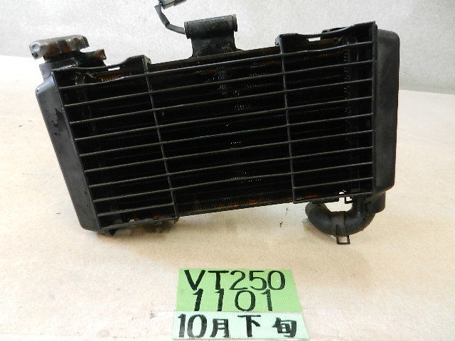 1101　VT250F　VT250　ラジエター　梱包100サイズ_画像1