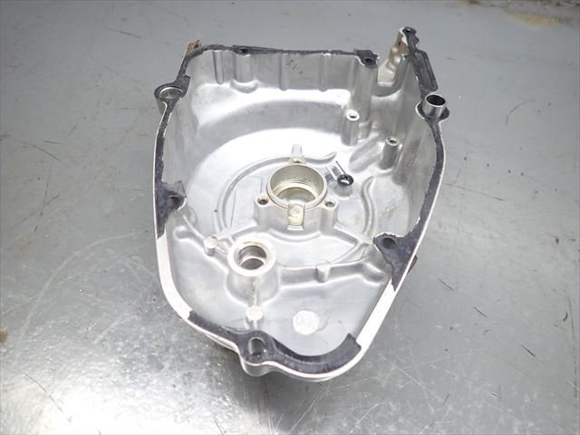 εER16-88 Suzuki ST250 NJ4AA K7 2006 год двигатель кривошип покрытие левый генератор колпак поцарапан есть! трещин нет!