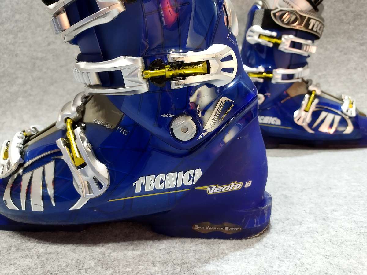 テクニカ TECNICA Vento 8 スキーブーツ USED美品 [カラー 写真 テクニカ TECNICA Vento 8 スキーブーツ USED美品 [カラー 写真