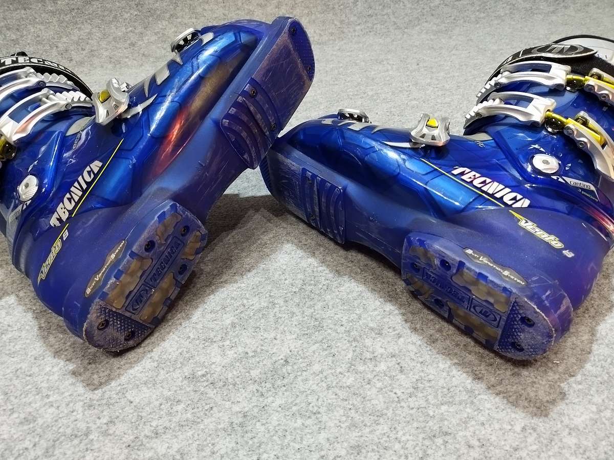 テクニカ TECNICA Vento 8 スキーブーツ USED美品 [カラー 写真 テクニカ TECNICA Vento 8 スキーブーツ USED美品 [カラー 写真