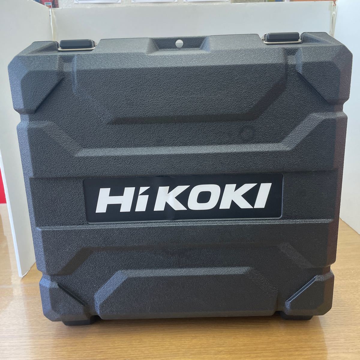 HIKOKI ハイコーキ 36V コードレス丸のこ 黒鯱 C3606DA バッテリー2個（BSL36A18） 充電器 専用ケース付き 丸ノコ 新品 未使用_画像6