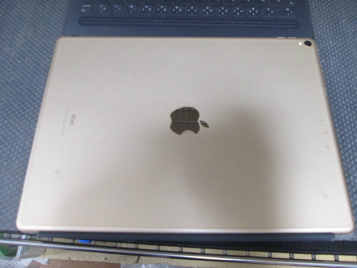 Apple iPad Pro Wi-Fiモデル 12.9インチ 第2世代 A1670 MQDD2J/A 64GB ゴールド 初期化済み / Apple純正キーボードカバー A1636 付属_画像5