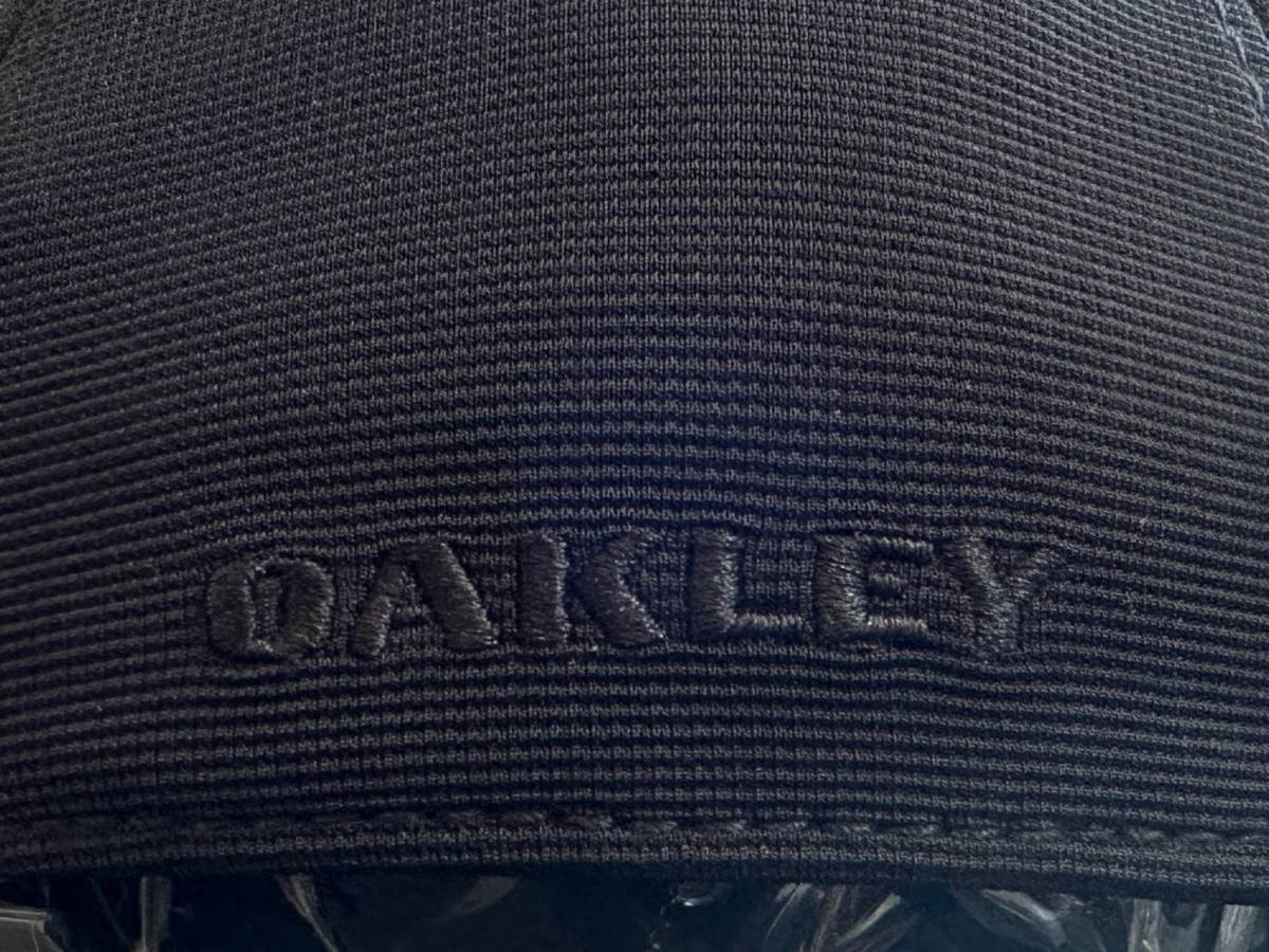 【未使用品】92C★OAKLEY オークリー キャップ 帽子 CAP 上品で高級感のあるブラックの伸縮素材にメタル製ロゴ♪《伸縮前58㎝-61㎝位迄》_画像6