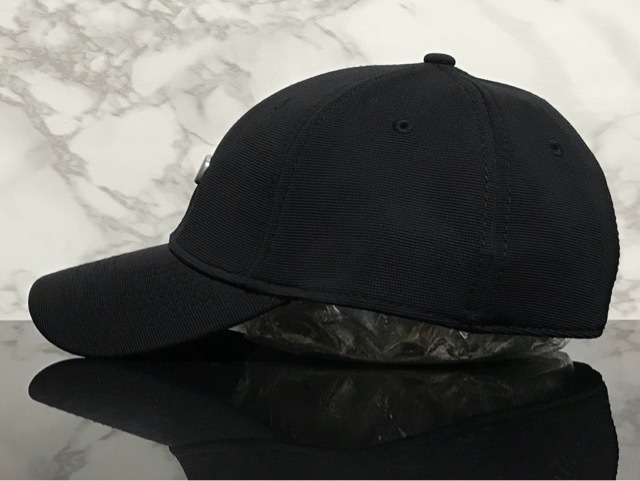 【未使用品】92C★OAKLEY オークリー キャップ 帽子 CAP 上品で高級感のあるブラックの伸縮素材にメタル製ロゴ♪《伸縮前58㎝-61㎝位迄》_画像3