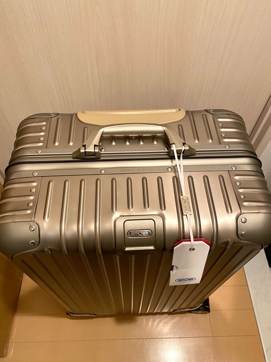 【新品】RIMOWAリモワ 67L トパーズ金 4輪チタニウム 電子タグ スーツケース