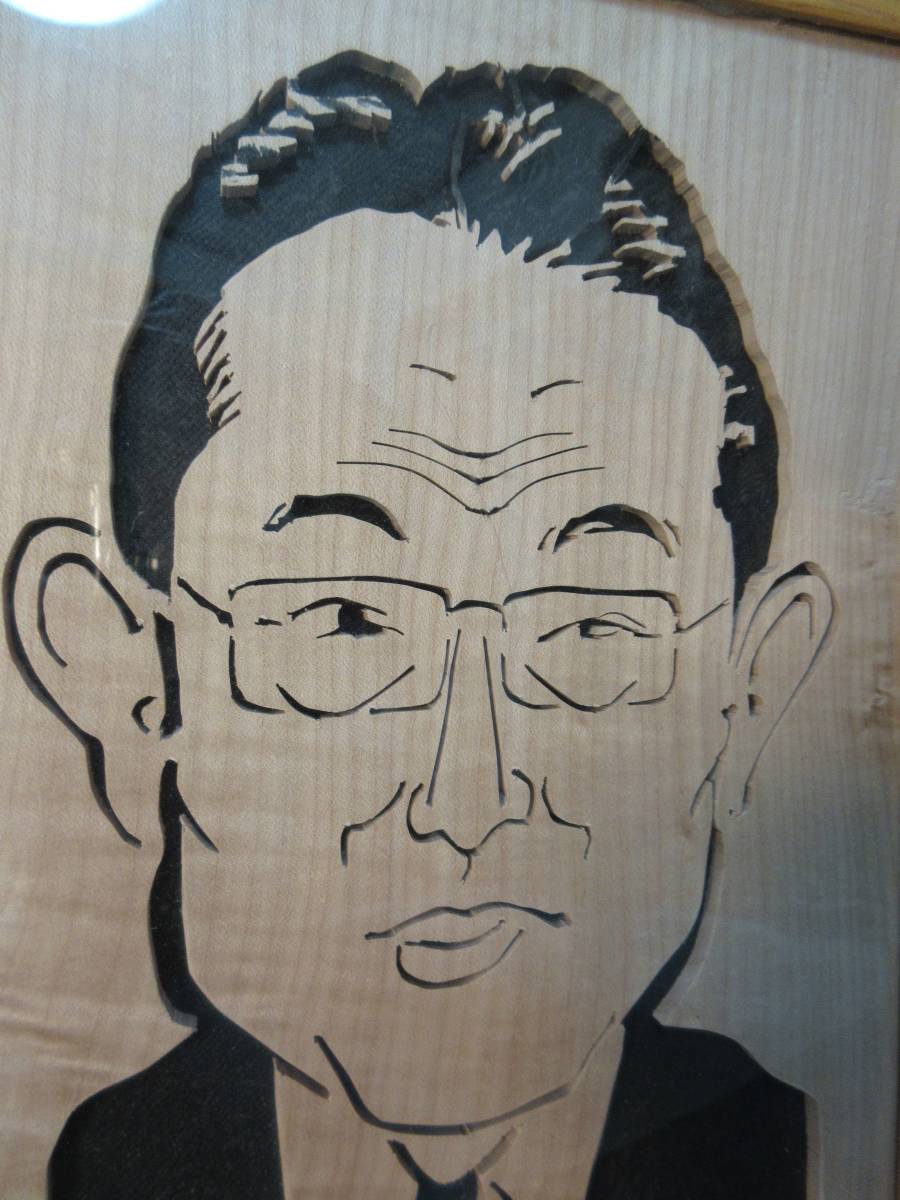 岸田首相　木彫の肖像画_画像3