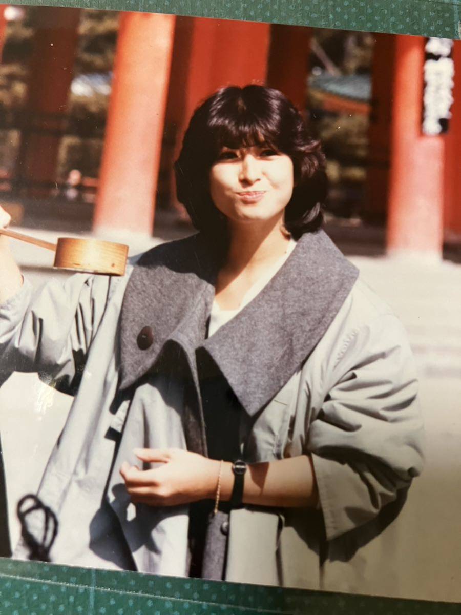 【レア】河合奈保子　写真(当時物) グレーコート　80年代アイドル _画像1