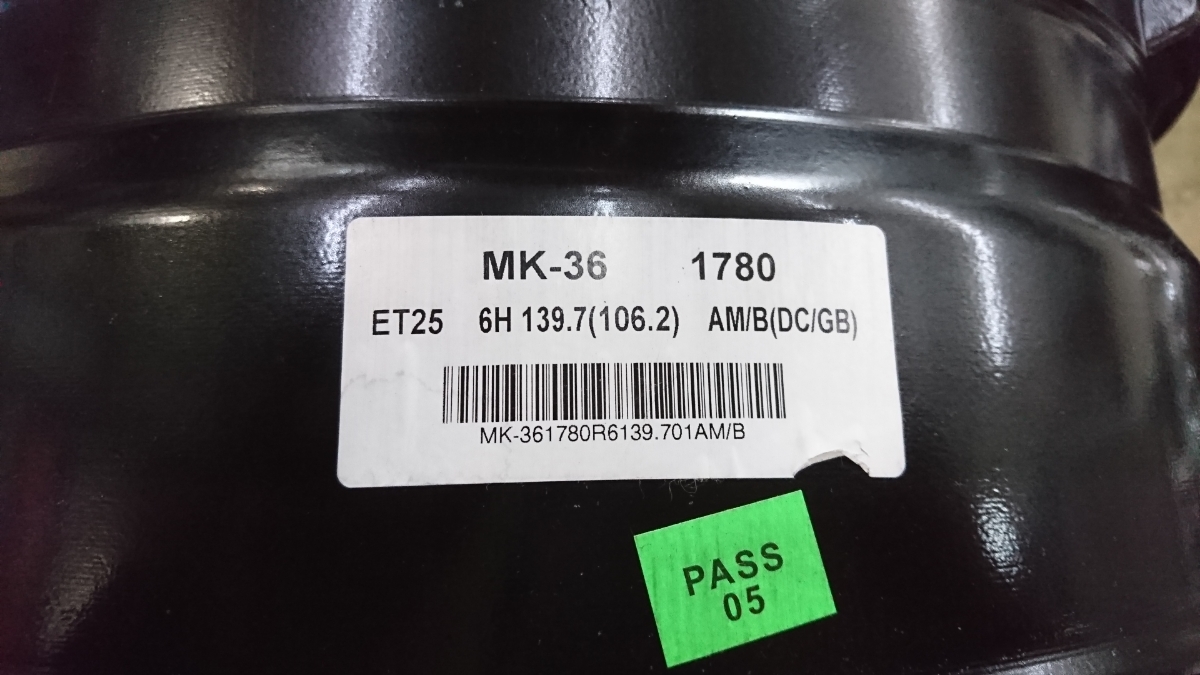 MK36 17 x 8 J輪4個150普拉多215衝浪FJ巡洋艦139.7 +25 6孔MKW MK-36適用於17英寸普拉多無釘 原文:MK36 17×8J ホイール4本 150プラド 215サーフ FJクルーザー 139.7 +25 6穴 MKW MK-36 17インチ プラド スタッドレス用に