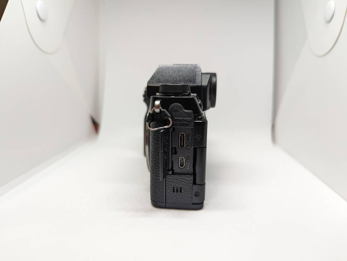 【中古・良品】FUJIFILM (フジフイルム) X-S10 ボディ＋バッテーリー×2＋128GBメモリーカード×2_画像3