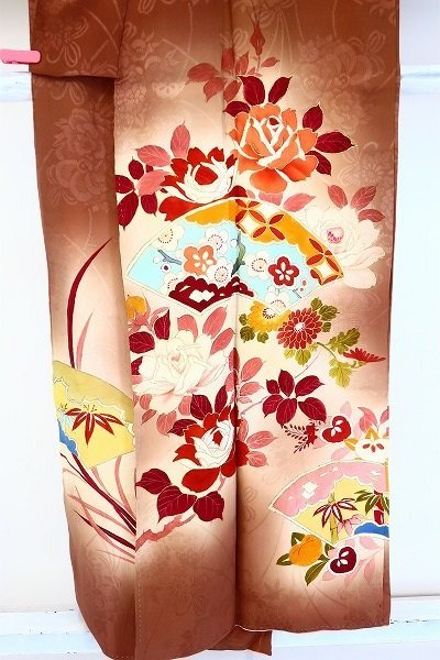 【着物フィ】アンティーク 色留袖 明るいブラウン　薔薇　橘　梅　身丈149cm 刺繍の一ツ紋 袷 大正ロマン kimono 仕立上がり 14886_画像7