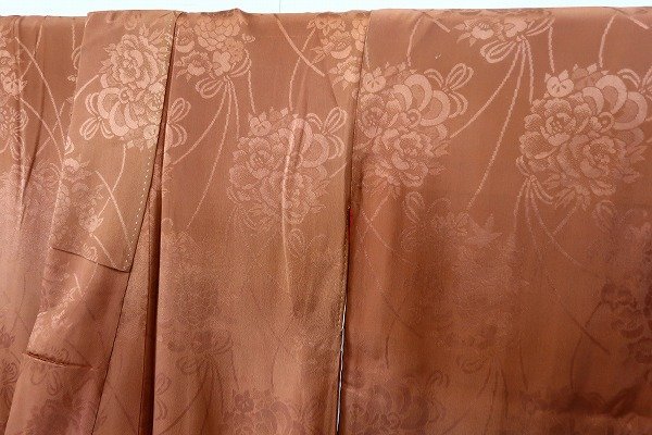 【着物フィ】アンティーク 色留袖 明るいブラウン　薔薇　橘　梅　身丈149cm 刺繍の一ツ紋 袷 大正ロマン kimono 仕立上がり 14886_画像8