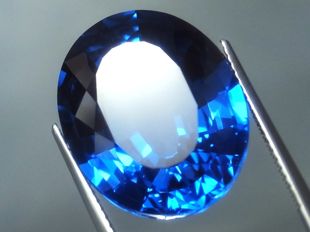 26.78ct 新品・大粒サイズ・テリ凄 インディコライトトルマリンカラー・合成スピネル _ギラギラの凄いテリです。