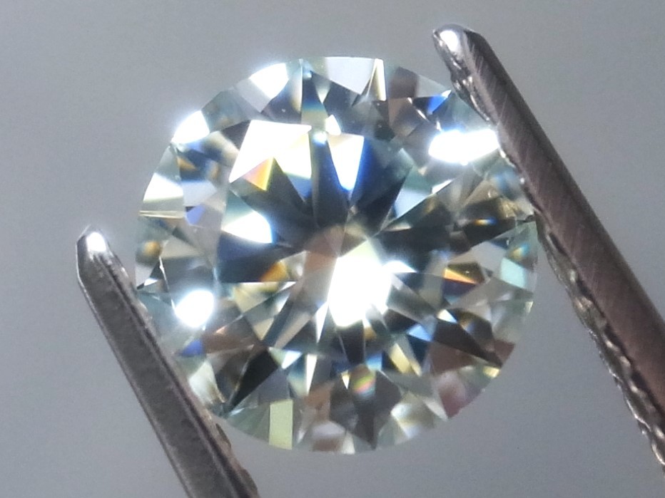 0.91ct e 新品・希少石・地球上で天然ダイアモンドの次に硬い石　モース硬度9.5 合成モアッサナイト _画像1