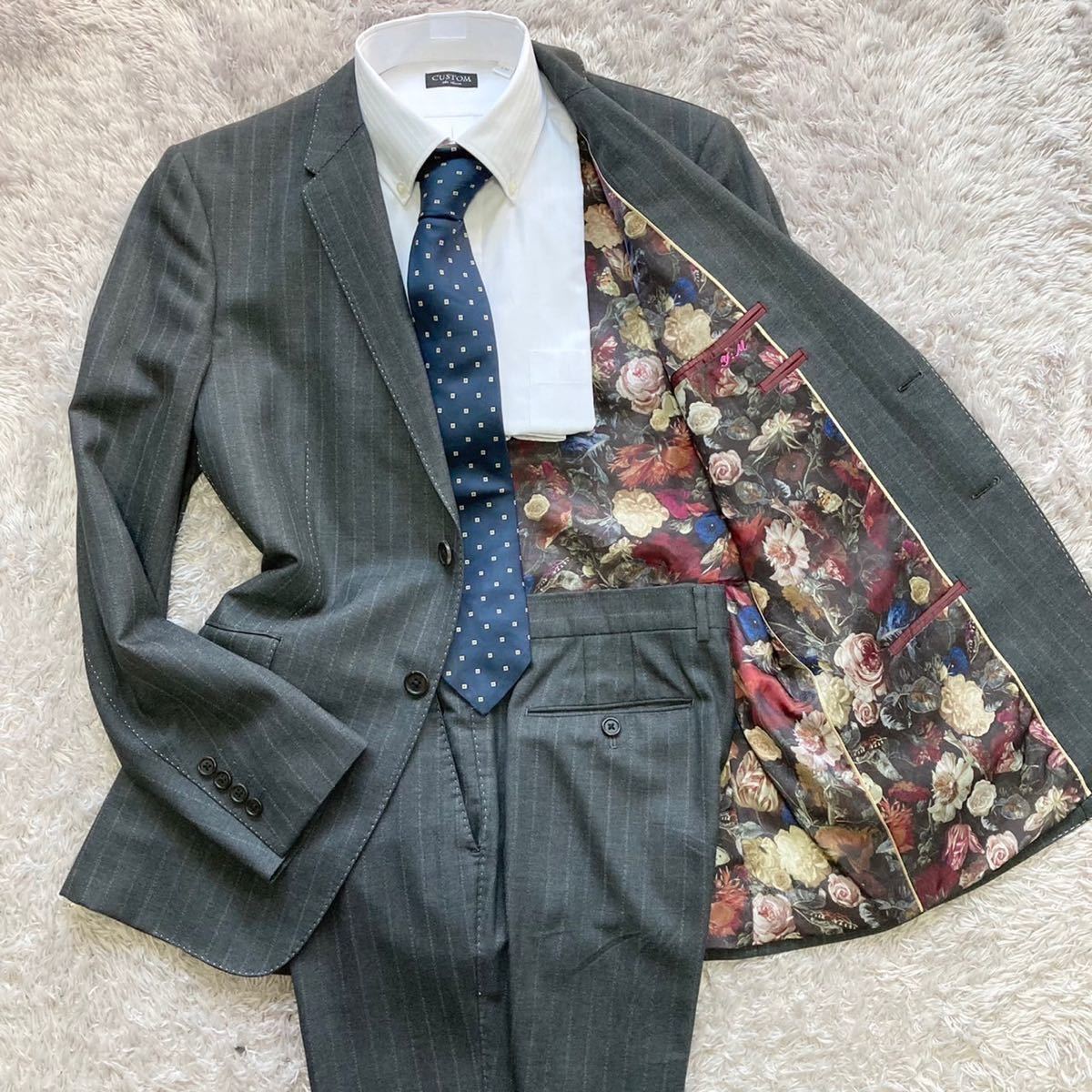 極美品 L2サイズ ポールスミス 【裏地で魅せる】PaulSmith スーツ セットアップ 花柄総裏地 2B ダークグレー ストライプ 薔薇 最高級 通年_画像1