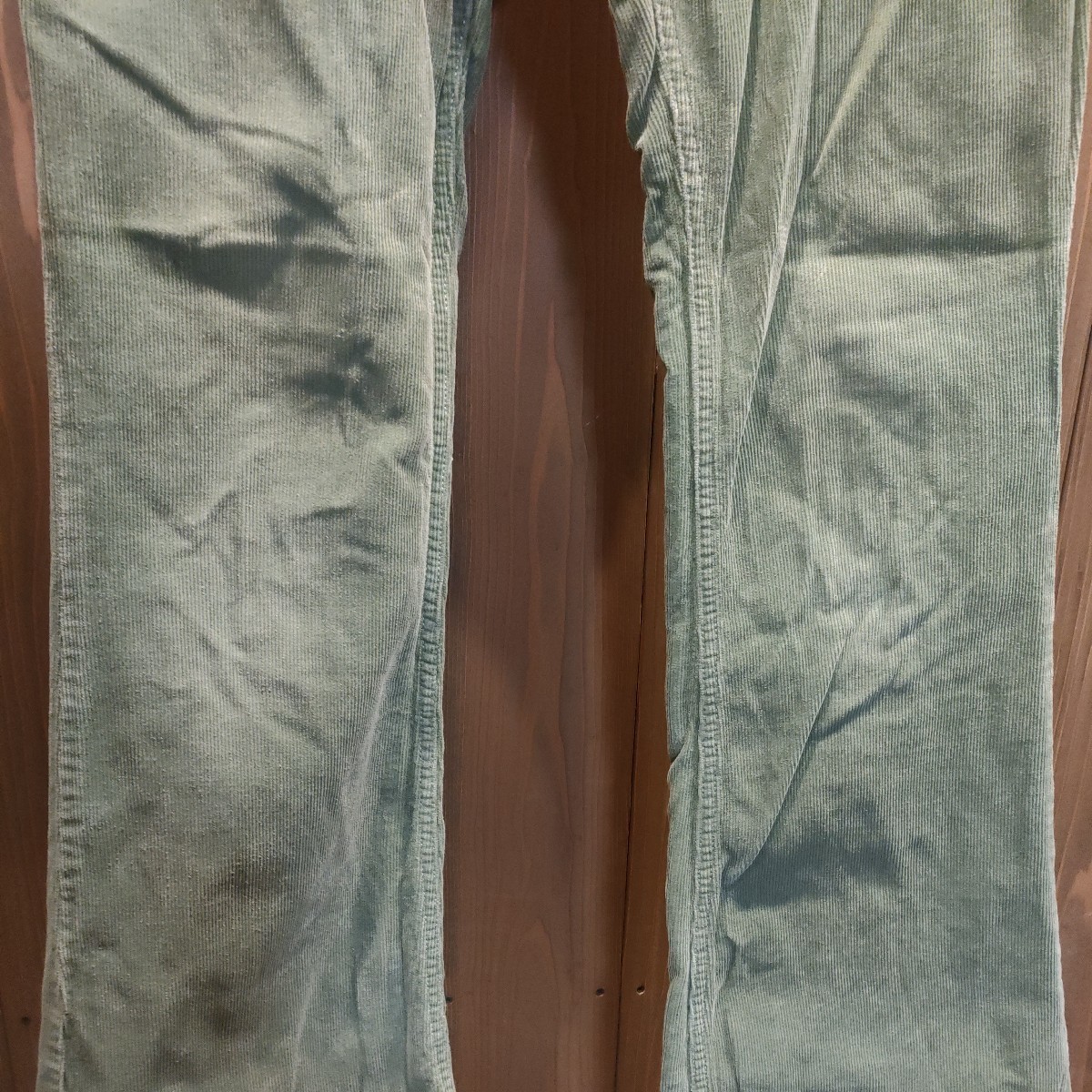 コーデュロイ ブーツカット パンツ Ｍ 送料520円OK グリーン ボトムス フレッグインターナショナル _膝の色が少し薄くなっています