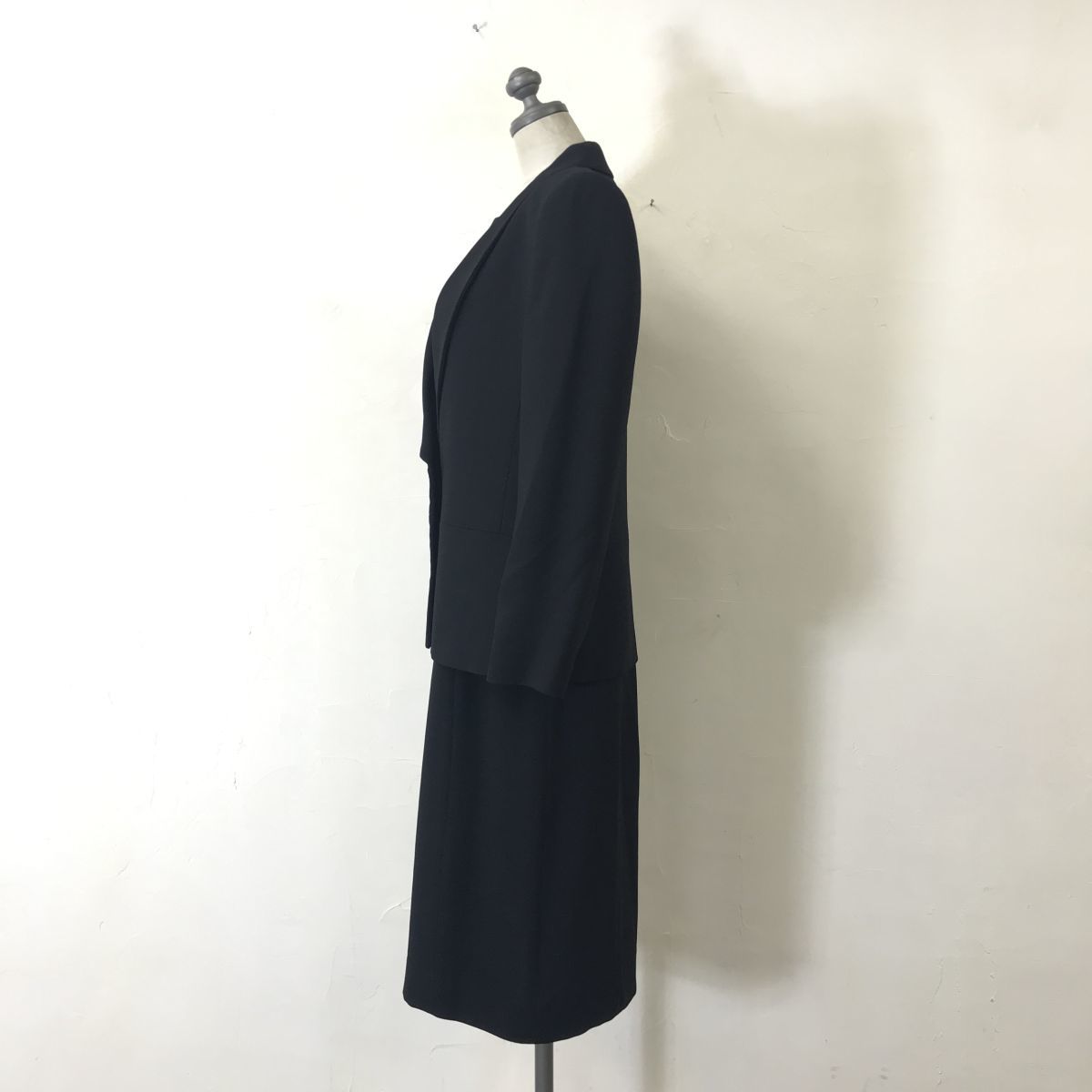 N1811-U-N◆NINA RICCI ニナリッチ フォーマルウェア ジャケット ワンピース 五分袖 ミモレ丈 上品 喪服◆size9AR ブラック_画像3