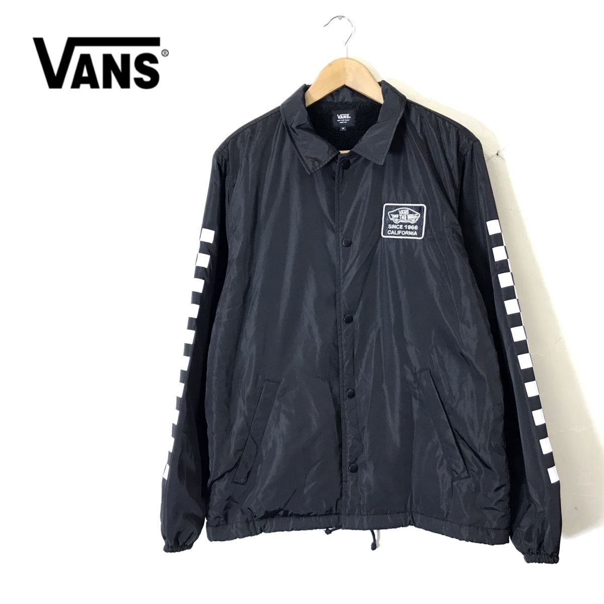 N2147-N◆良品◆ VANS ヴァンズ コーチジャケット 裏ボア 袖プリント ロゴパッチ アウター◆ sizeM ブラック 黒 ポリエステル100_画像1