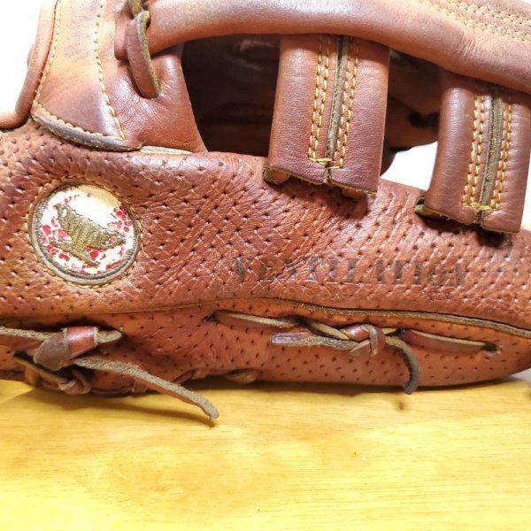 ミズノ 赤カップ ワールドウィン GOV-3 Mizuno 一般硬式外野用 ミズノ 赤カップ ワールドウィン GOV-3 Mizuno 一般硬式外野用