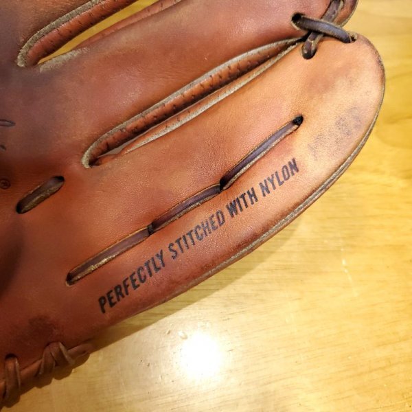 ミズノ 赤カップ ワールドウィン GOV-3 Mizuno 一般硬式外野用 ミズノ 赤カップ ワールドウィン GOV-3 Mizuno 一般硬式外野用
