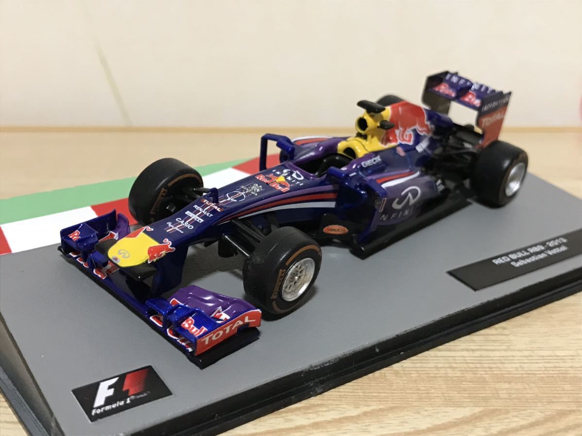 送料無料　1/43 レッドブル フォーミュラーカー RB9 2013 ミニカー　F1 RED BULL Sebastian Vettel FORMULAR CAR_画像1