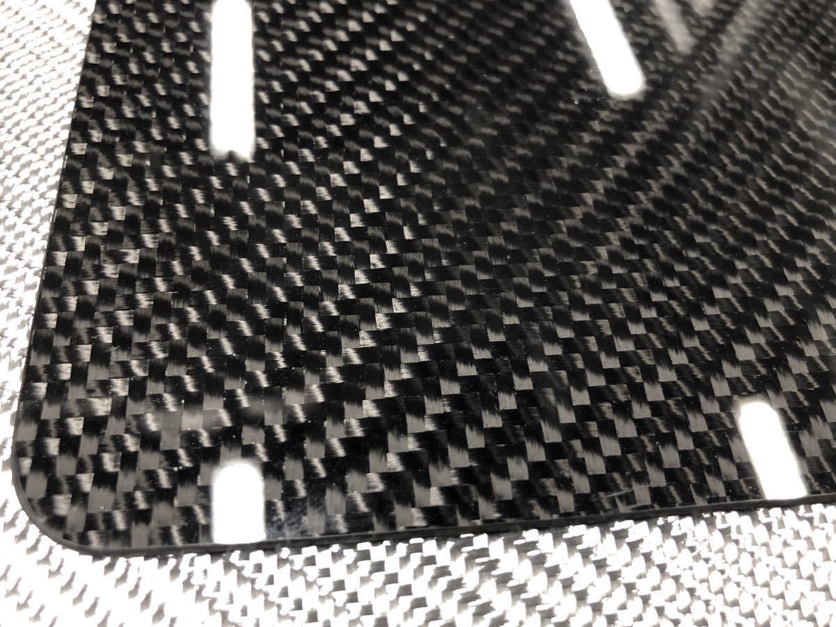 硬質樹脂製 リアルカーボン板 【3K綾織り】サイズ280㎜×115㎜ t1.8㎜　_画像2