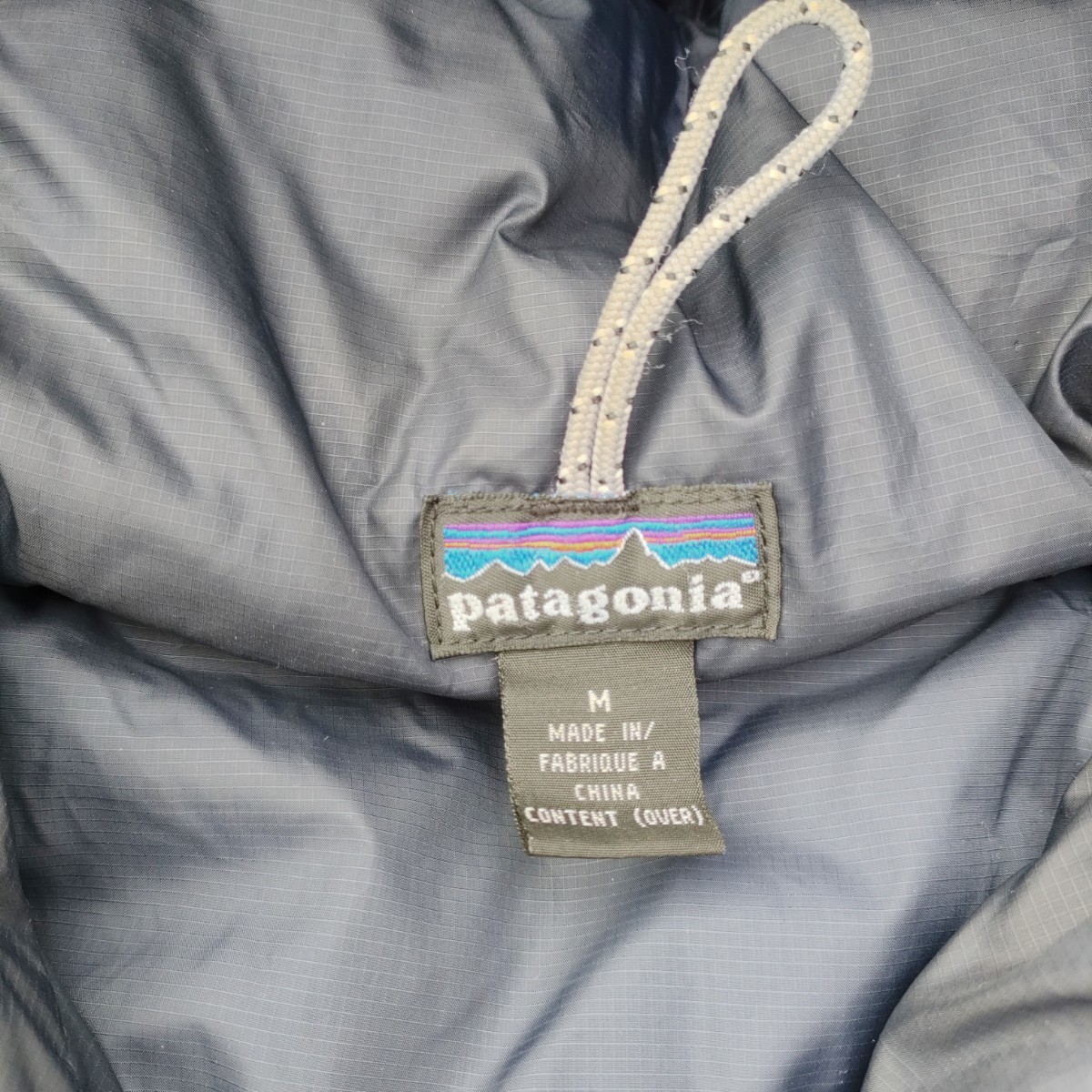 美品 2001年モデル パタゴニア DASパーカ Mサイズ ブラック×ネイビー裏地 ダスパーカー patagonia_画像3