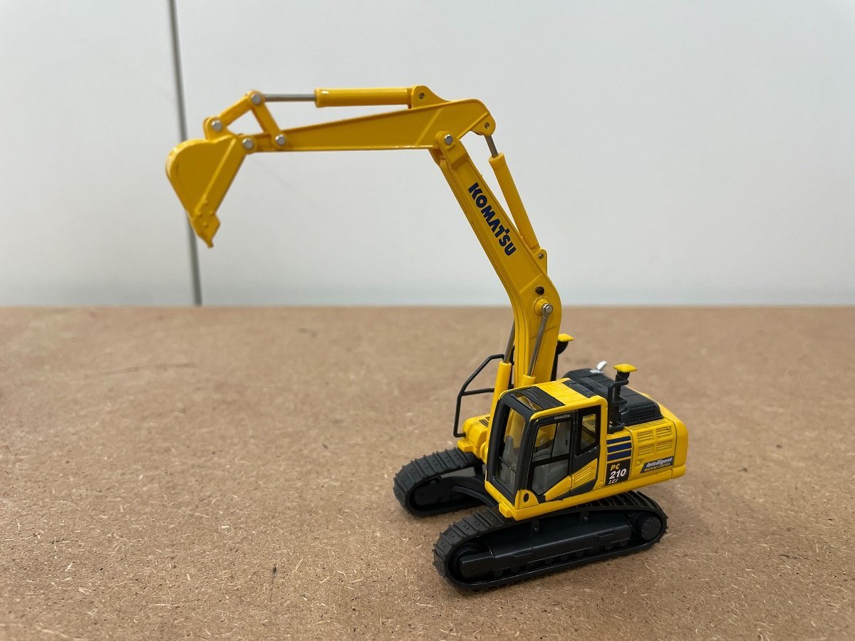 【J16962】KOMATSU　ミニカー2点おまとめ　PC210CCi-10　D61PXi-23　スケール1:87　元箱付　経年保管品_画像2