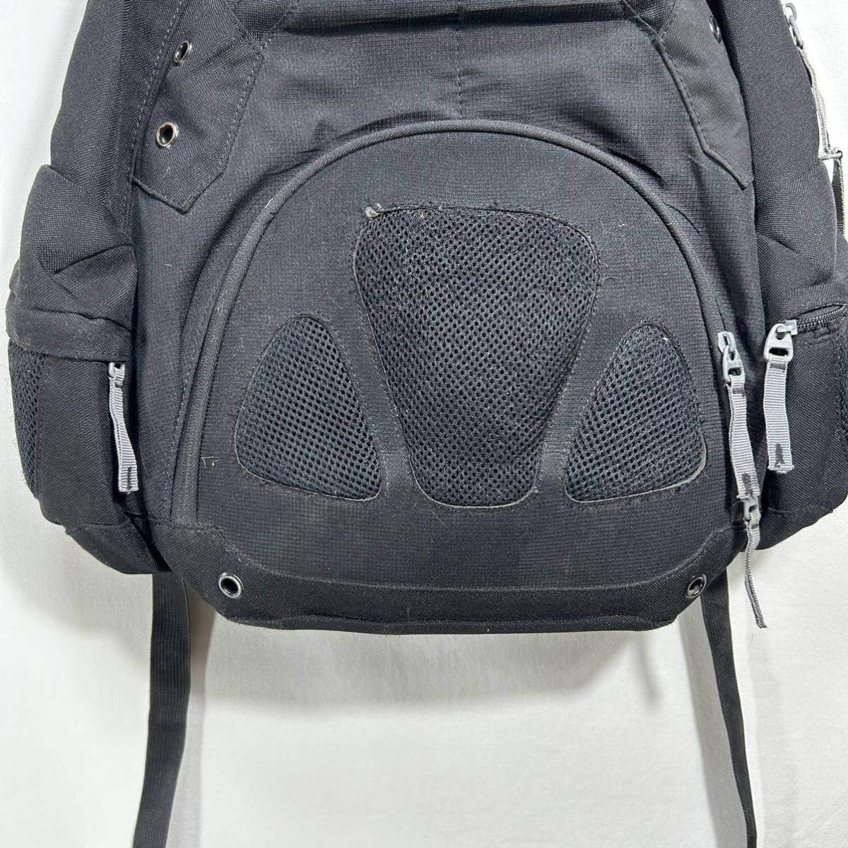 ■ 2011年製 OAKLEY Service Pack Backpack BAG バックパック リュック バッグ 古着 ブラック 黒 オークリーY2K テック系 アウトドア ■_画像3