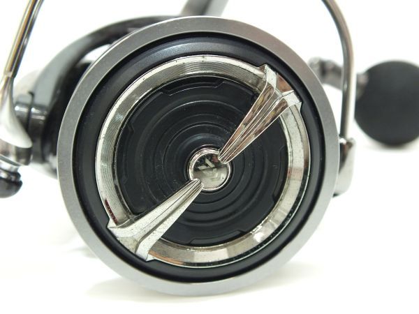 n2217 【ジャンク】 DAIWA ダイワ CALDIA 18 カルディア LT5000D-CXH スピニングリール 00056044 [123-231116]_画像3