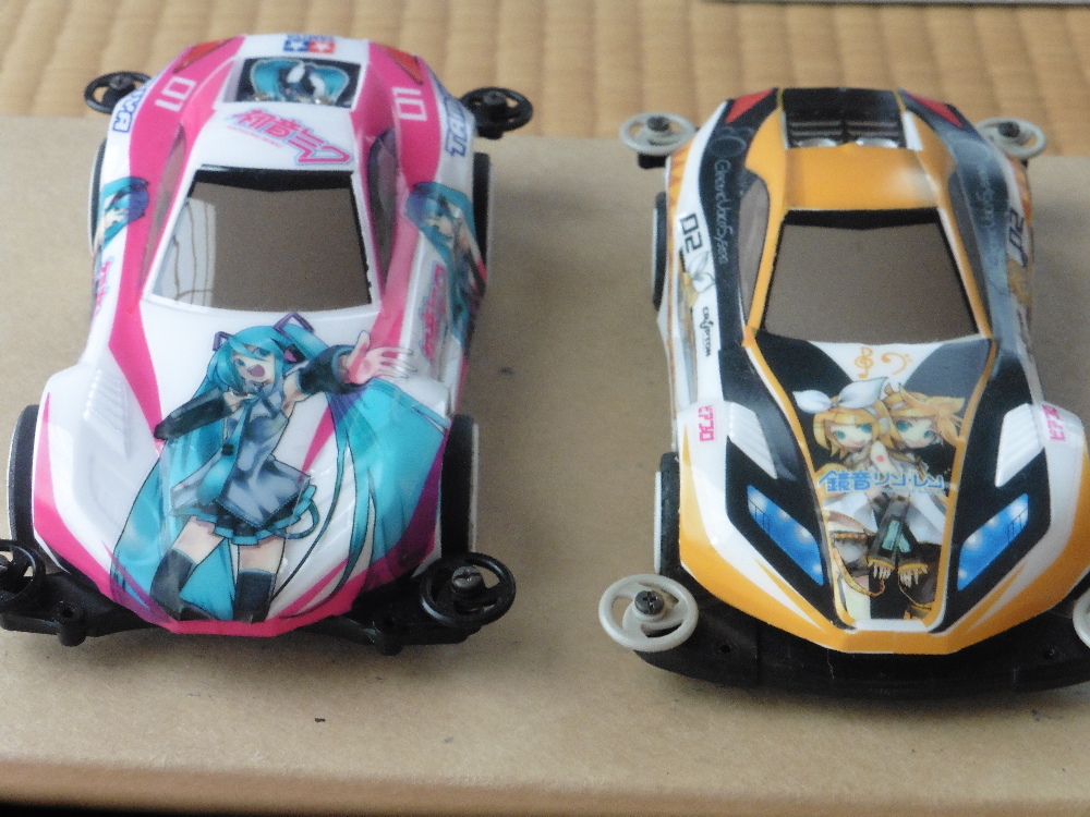 Mini 4WD退休計劃Hatsune Miku Special＆Kagamine Rinren規格完成套裝2車套裝垃圾處理 原文:ミニ四駆引退企画 初音ミクスペシャル&鏡音リンレン仕様　完成車２台セット　ジャンク扱い