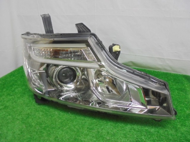 ステップワゴンスパーダ　ＲＫ５　後期　右ライト　HID　ユニット『刻印J4』コイト100-62075　No.238072【品番33101-SZW-J41】_画像1