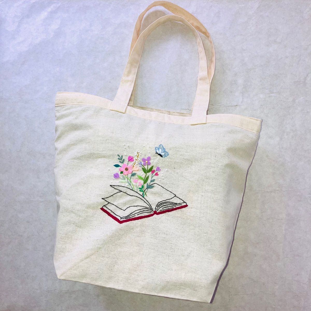 手刺繍入り トートバッグ ハンドメイド 【BookFlower】