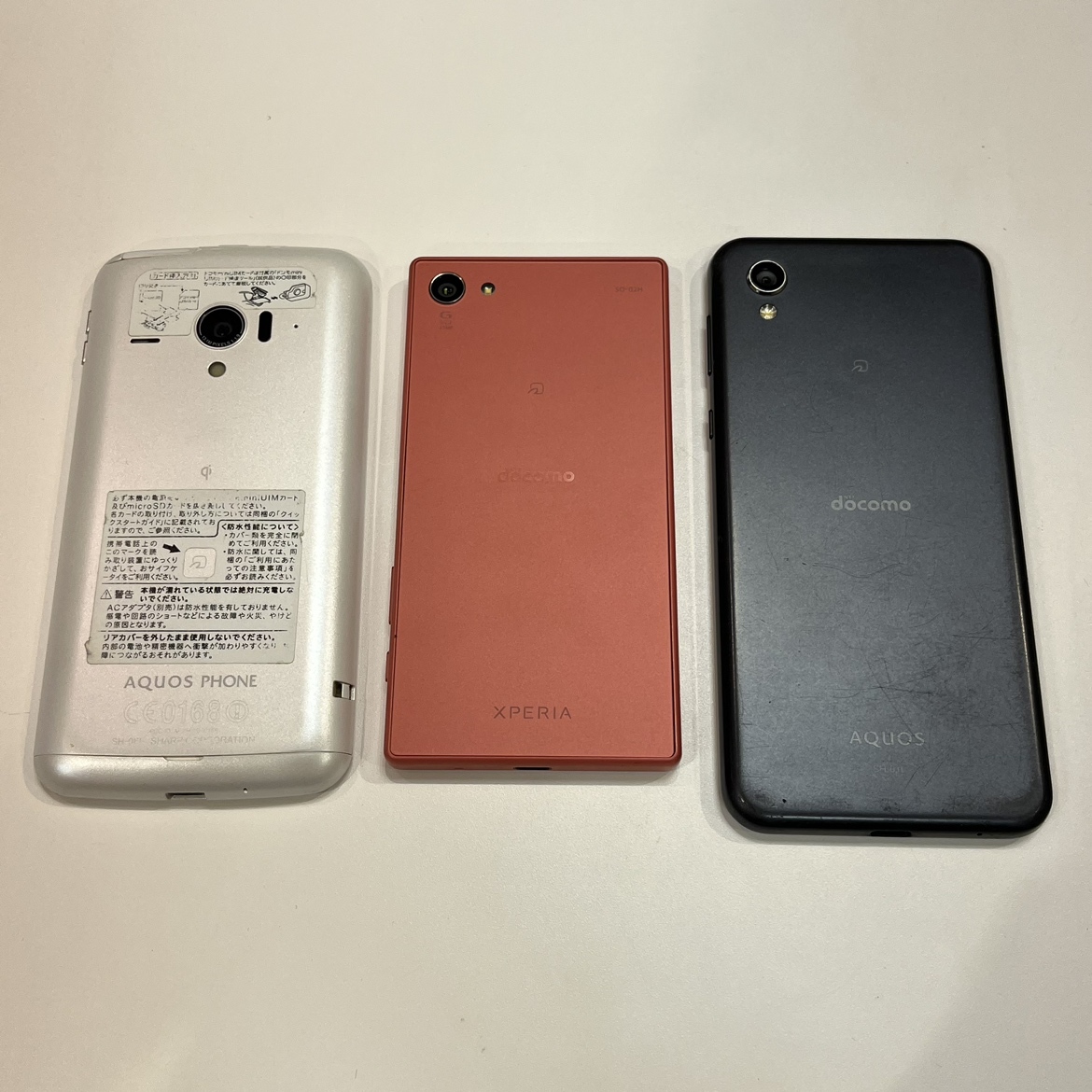 【1円スタート！スマートフォン3台おまとめ】 docomo XPERIA SO-02H AQUOS SH-06E SH-01L 本体のみ SIMロック端末 初期化済み スマホ_画像3