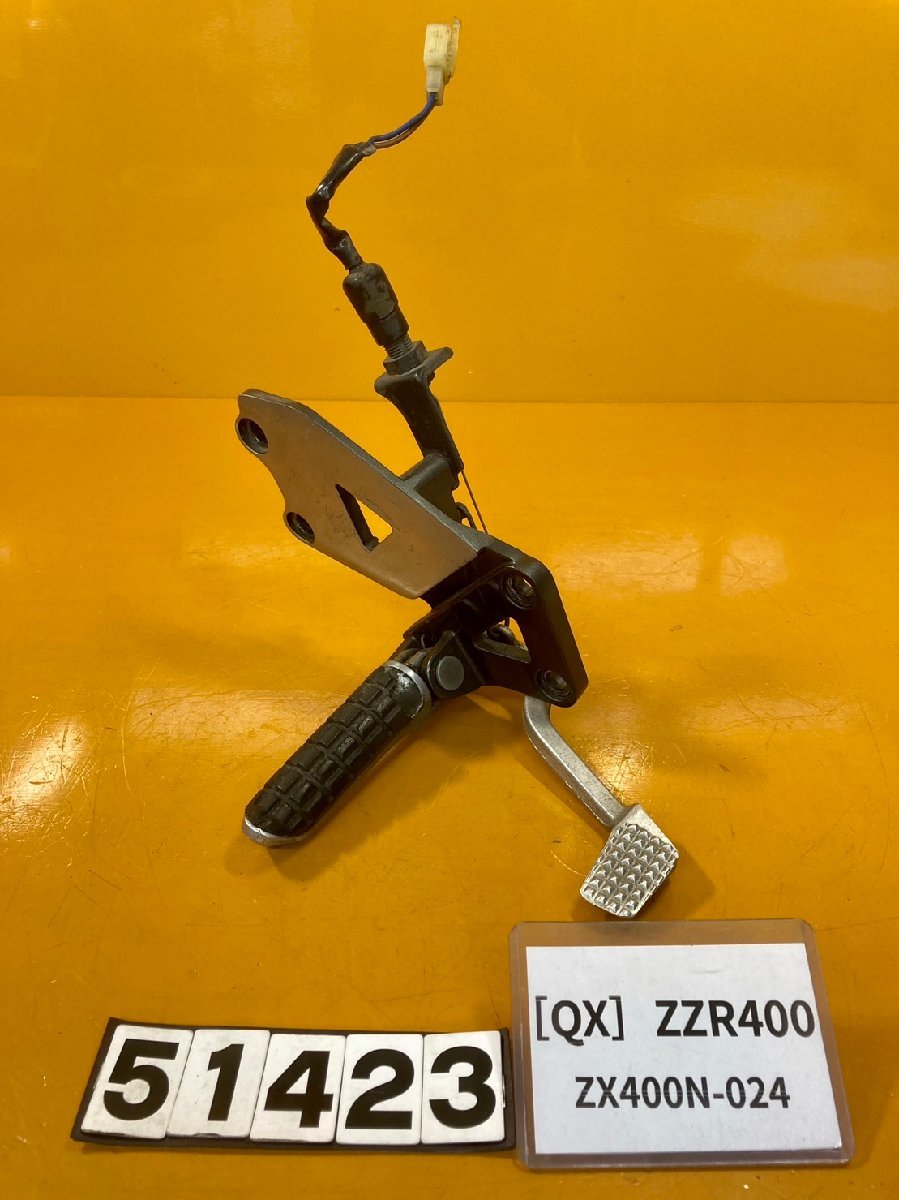 [QX]カワサキ ZZR400 ZX400N-024 右ステップ　ブレーキペダル_画像1