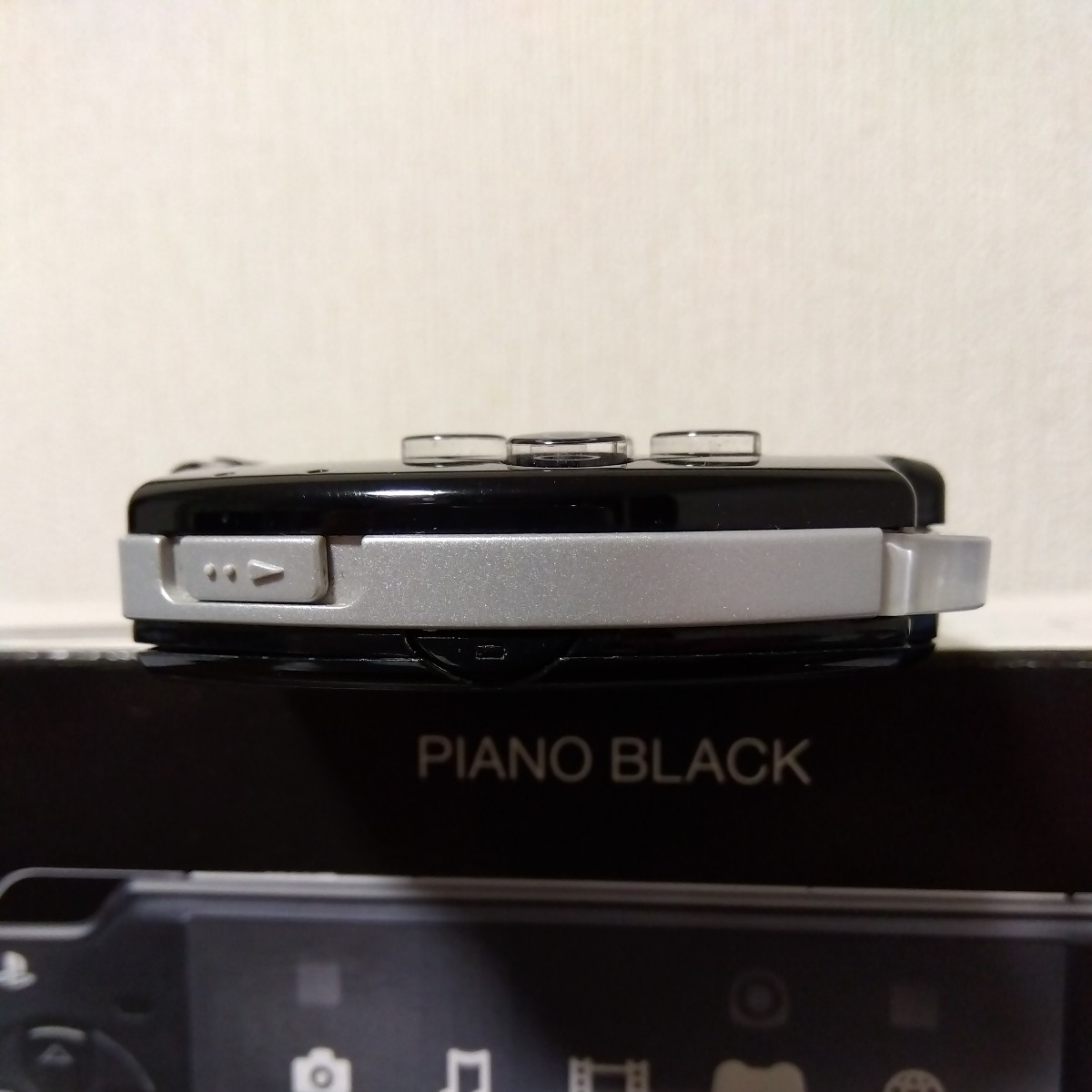 SONY プレイステーションポータブル PSP-2000 PB ピアノブラック 本体 アダプター 箱 説明書等あり バッテリーなし_画像5