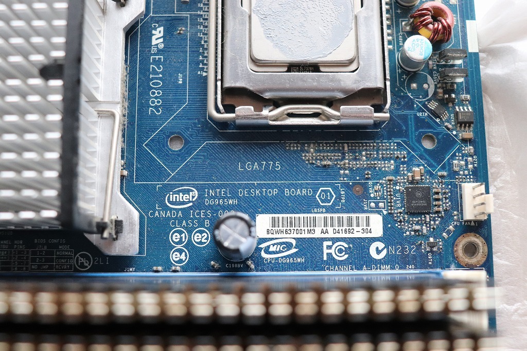 intel DG965WH マザーボード LGA775 メモリー・CPU付き IOパネル無し_画像2