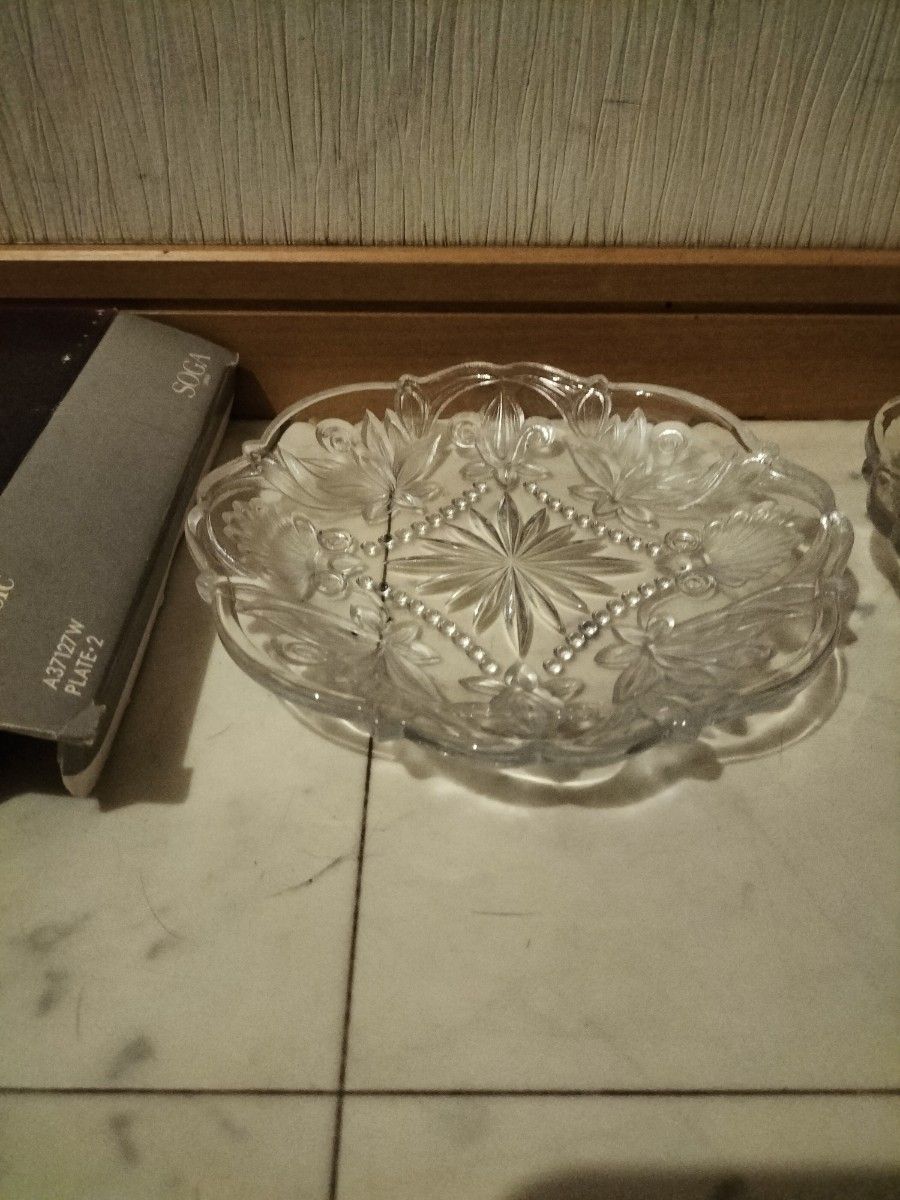 ガラス素材の皿