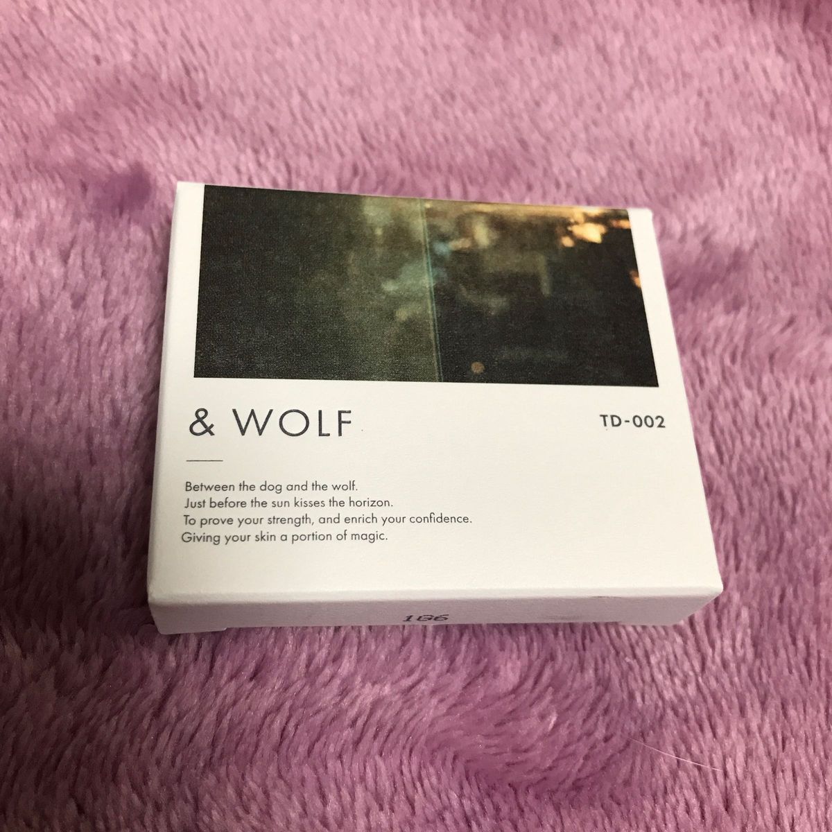 & WOLF アイカラー WOLF by N organic とアイケアシート