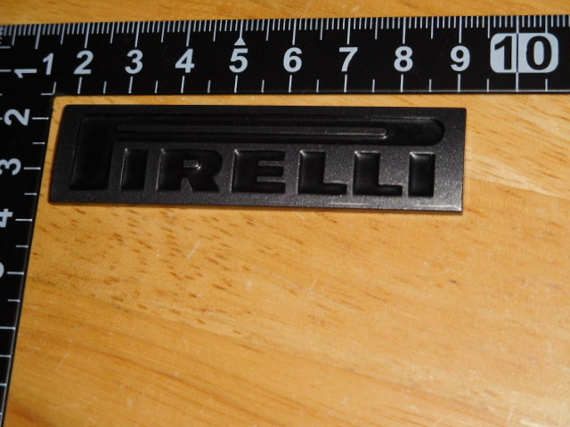 希少レア彡中古・ピレリー・PIRELLI・車種不明？（7.5㎝）エンブレムバッジ・タイヤメーカー・旧車レトロカー当時物チューニングカー_サイズ：約7.5㎝