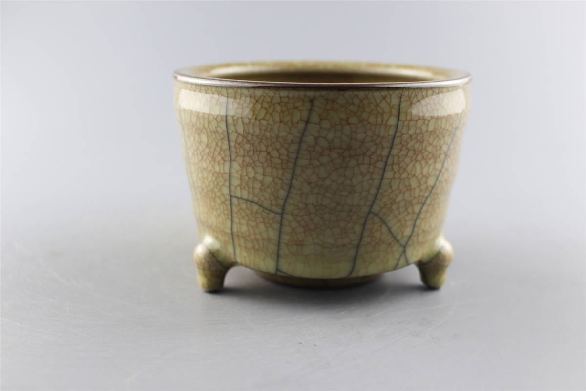 宋哥窯金糸鉄線三本足香炉 香道具 陶磁器 現代工芸品 美術品 置物 宋 哥窯 金糸鉄線 三足炉 (哥窯狂想曲(その1) | 福縁譚)